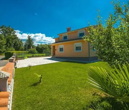 منزل للإقامة House Nevenka 1 *