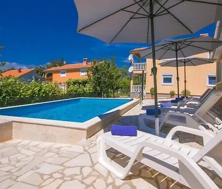 House Nevenka 1 منزل للإقامة