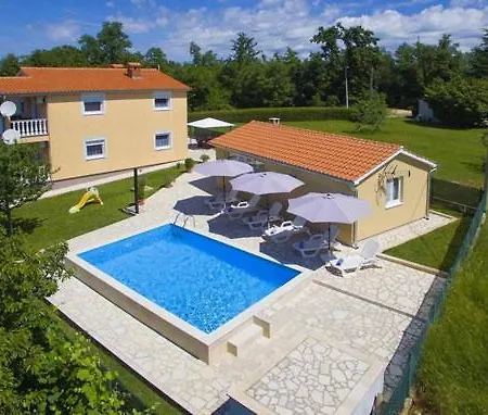 House Nevenka 1 منزل للإقامة